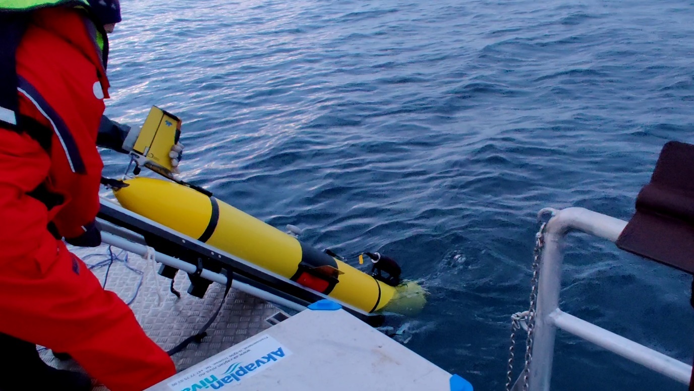 Glider entering the water at the correct angle
