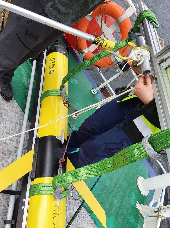 Rig with slings, trigger line, and beam ready on deck