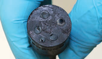 Female connector fully greased for dry-mate